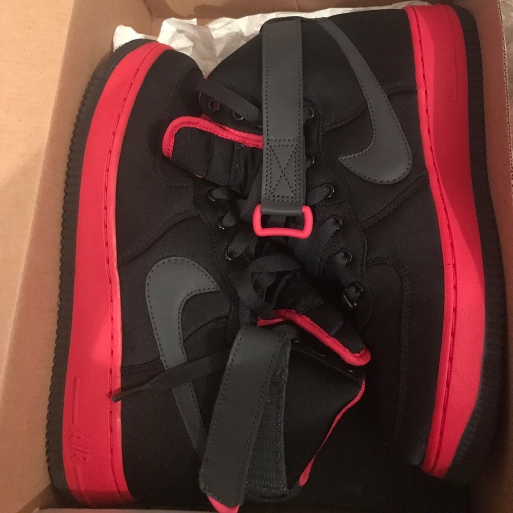 High top Air Force 1- STILL AVAILABLE